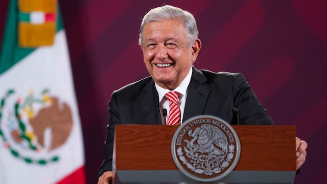 AMLO se burla de Lilly Téllez
