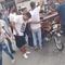 Sacan de ataúd el cuerpo de su amigo y lo llevan a pasear en moto (VIDEO)