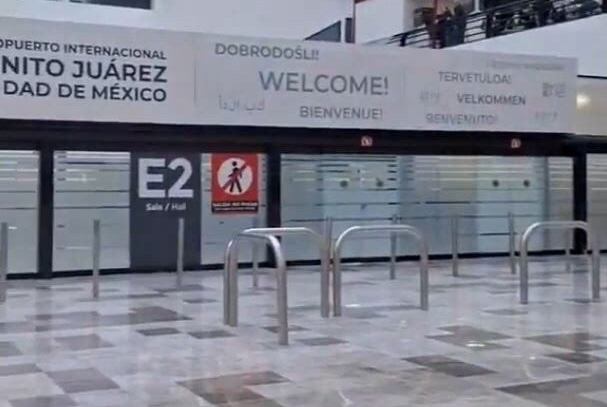 Exhiben error en letrero de bienvenida del AICM: en árabe dice palabra sin sentido