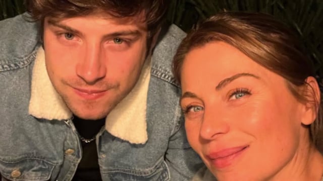 Ludwika Paleta junto a su hijo Nicolás Haza