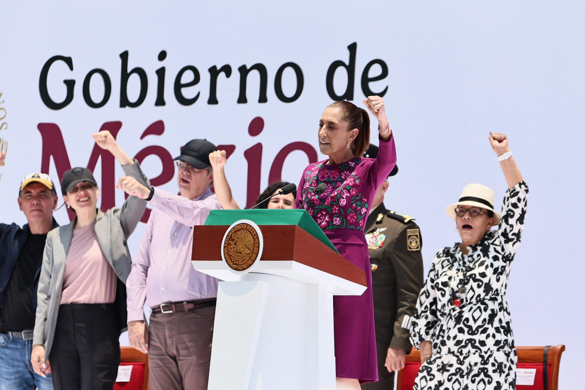 Rosa Icela Rodríguez celebra segunda informe de Claudia Sheinbaum como presidenta.