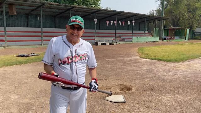AMLO práctica béisbol
