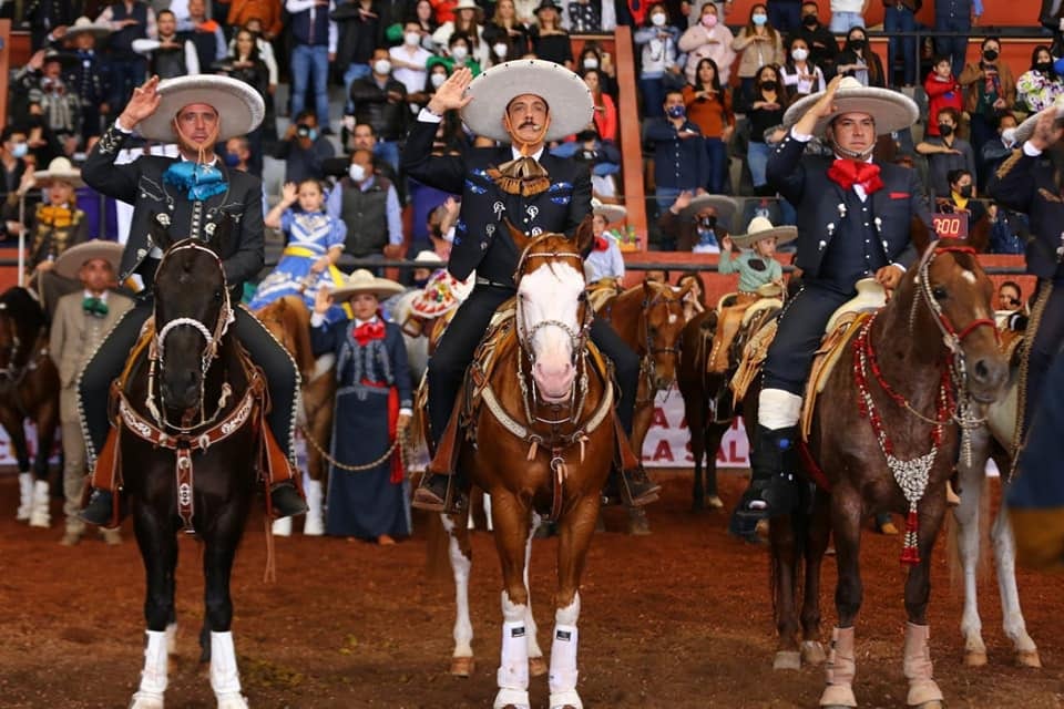 Omar Fayad de charro