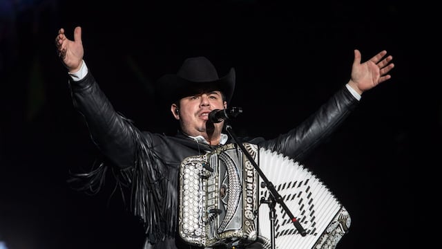 Alfredo Olivas, cantante.