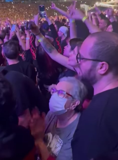 Abuelita en concierto de Kiss
