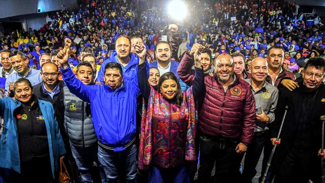 Clara Brugada frente a lideres sindicales de la CDMX