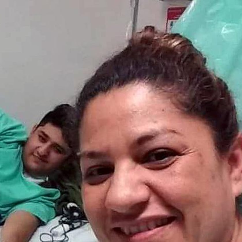 Madre le dona un riñón a su hijo para salvarlo