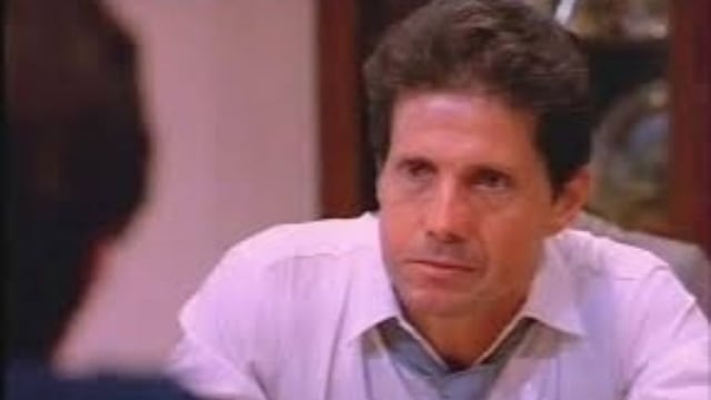 Héctor Bonilla en Rojo Amanecer