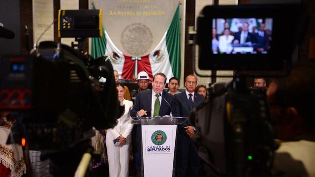 Eruviel Ávila presenta iniciativa para regular uso y desarrollo de IA