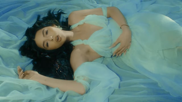 “Corazón de piedra” de Ángela Aguilar