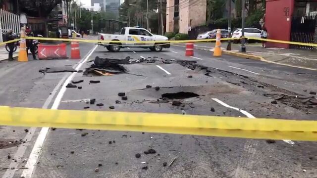 Socavón en Eje 10 Sur