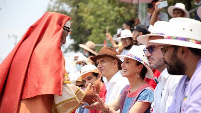 Claudia Sheinbaum en viacrucis en Iztapalapa