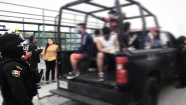 Tras un “paseo” en patrulla y una plática, los menores fueron entregados a sus padres.