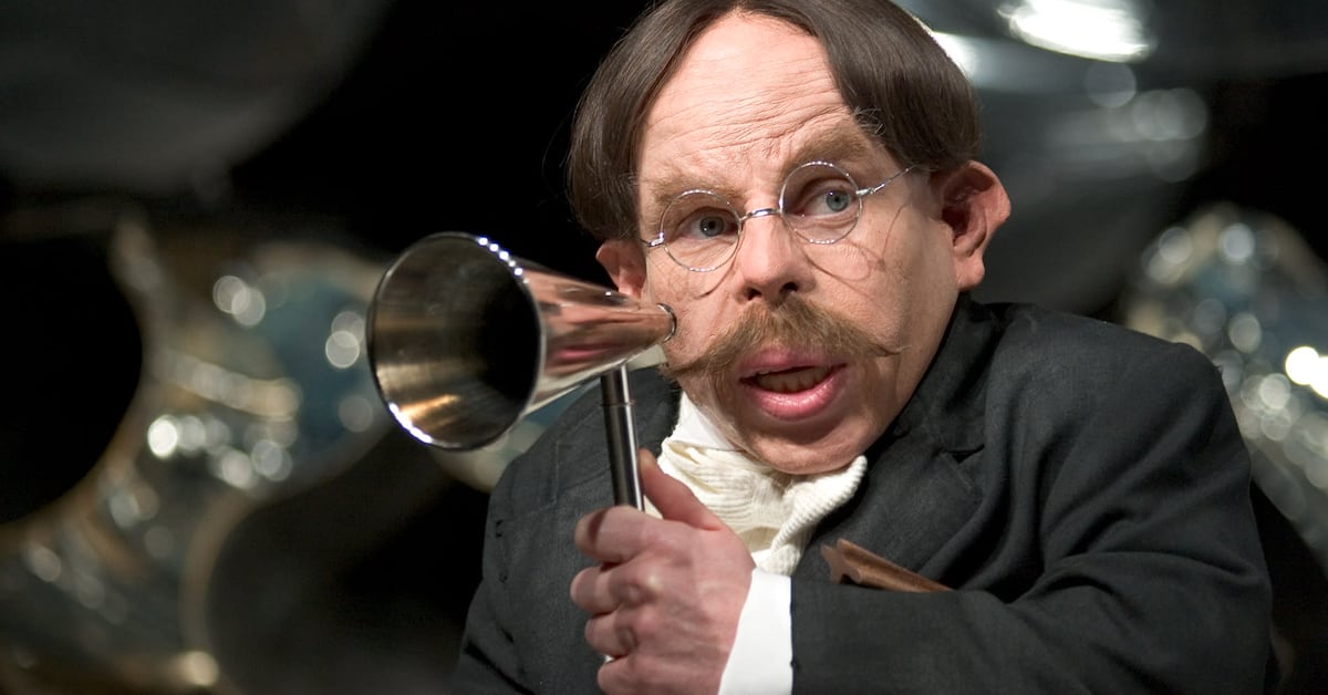 Warwick Davis como el profesor Filius Flitwick regresa a la serie de ...