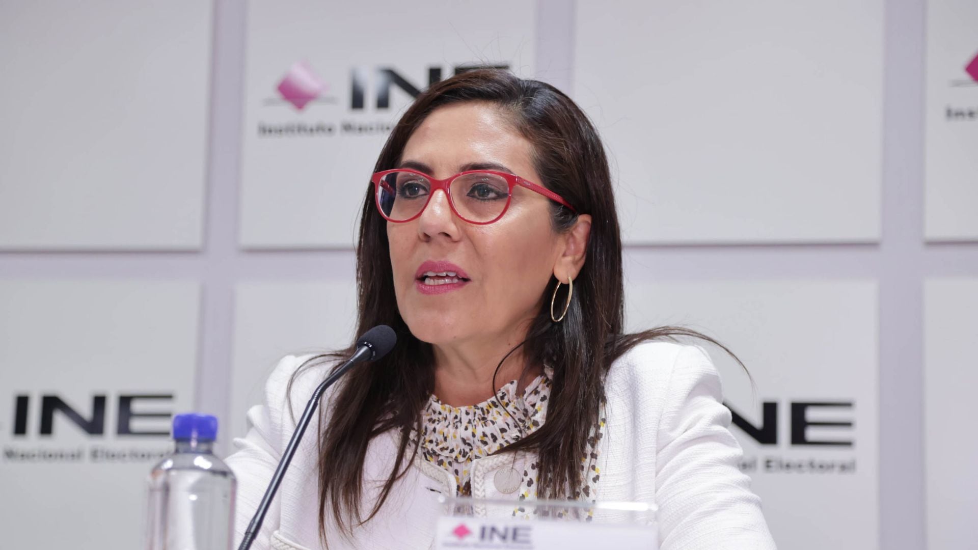 Claudia Zavala del INE responde a la denuncia reactivada por su postura en la revocación de mandato 2022