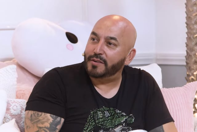Lupillo Rivera en Pinky Promise.
