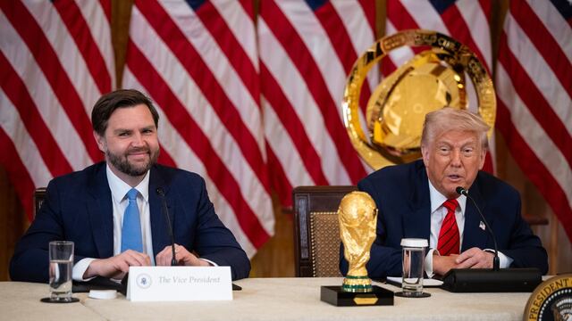 Donald Trump y JD Vance en reunión con presidente de la FIFA
