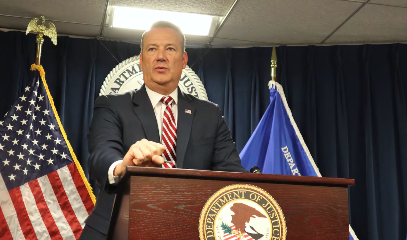 Todd Lyons, director del ICE