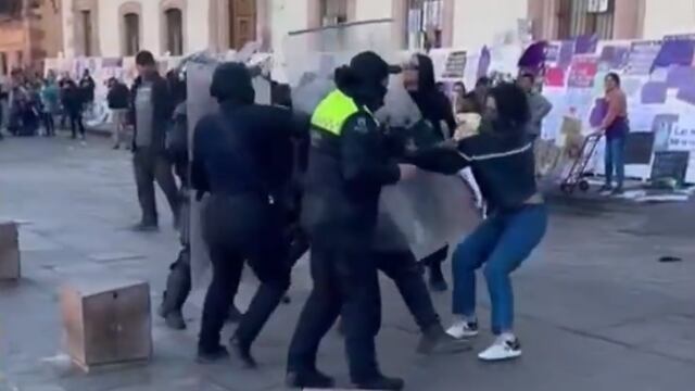 14 feministas fueron gaseadas y detenidas en la marcha 8M en Zacatecas