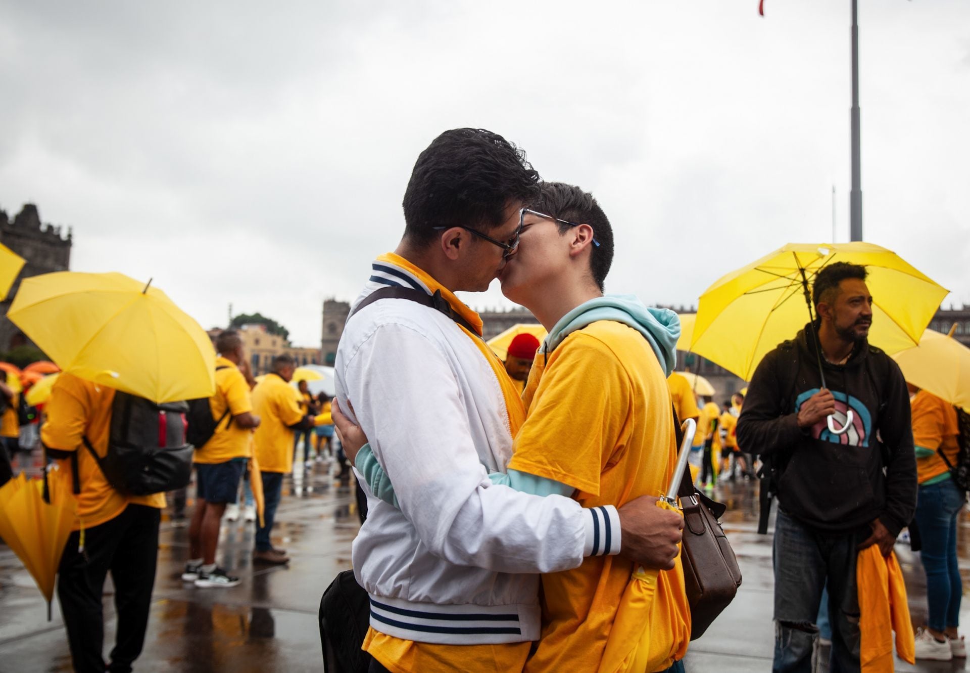 CDMX ondea la bandera LGBT más grande del mundo