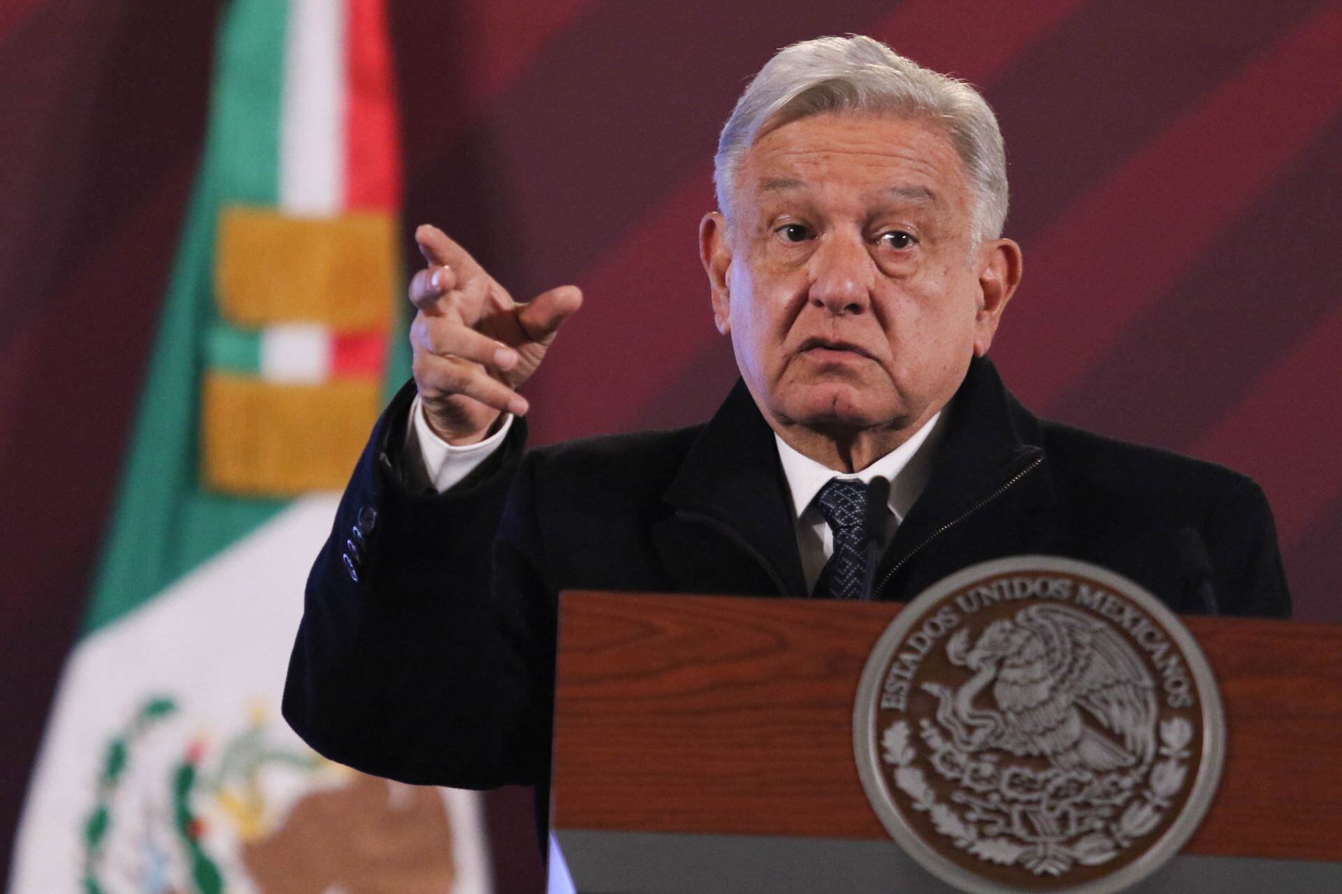 AMLO va contra organismos autónomos