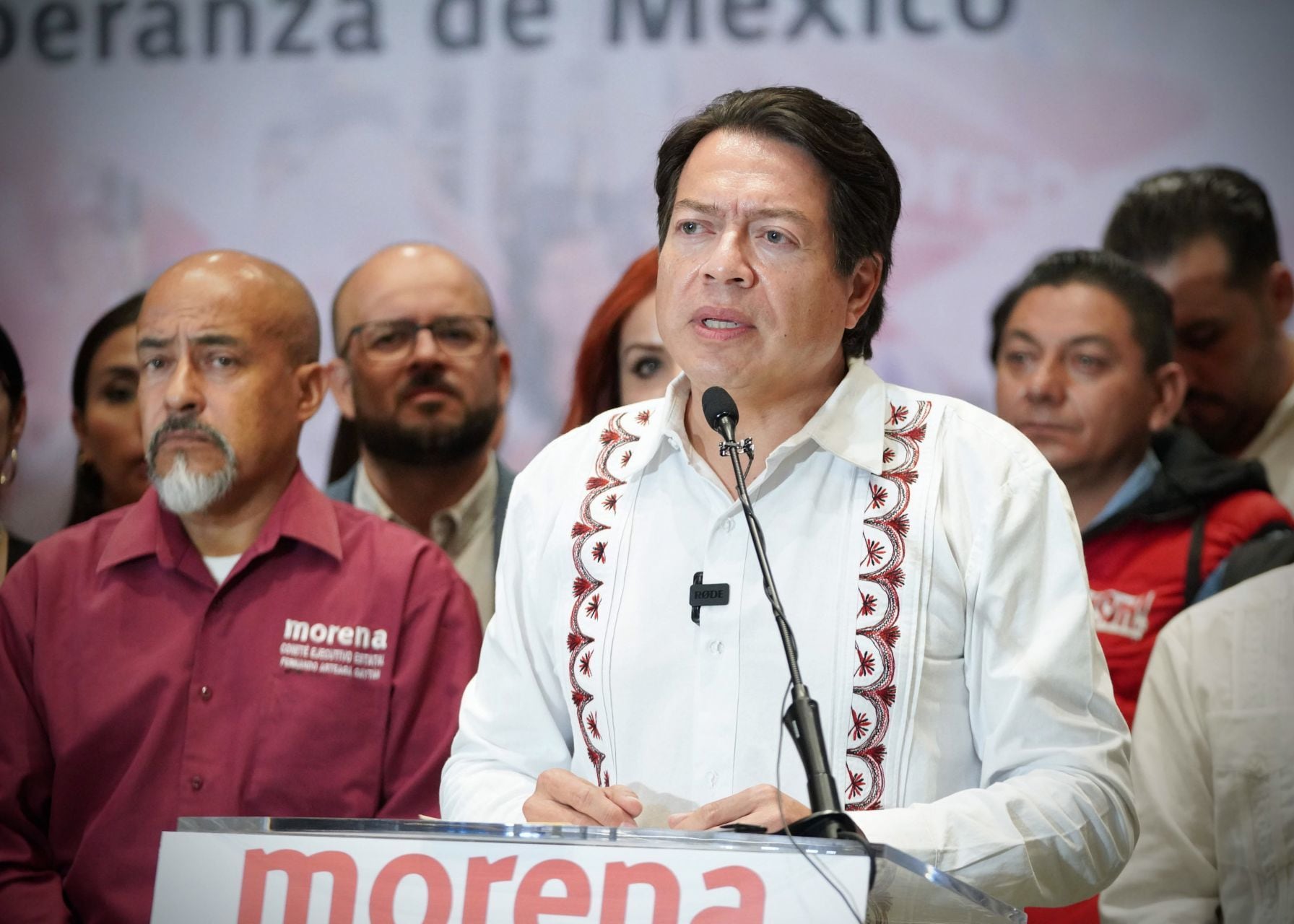 Mario Delgado pide a "corcholatas" dialogar, ante quejas del equipo de Marcelo Ebrard