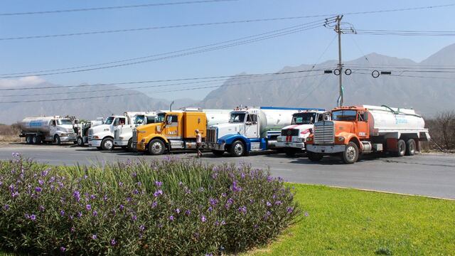 Nuevo León envía 100 pipas al municipio de García