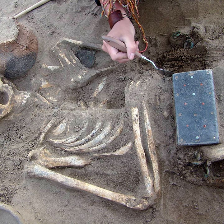 'iPhone' hallado en tumba de Siberia