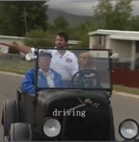 Perrito aprende a manejar un auto en sólo 47 días
