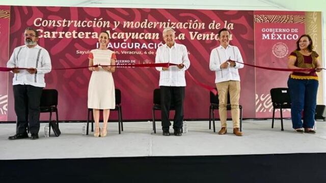 ”Claudia Sheinbaum es garantía de continuidad”: AMLO inaugura 200 km de carretera Acayucan-La Ventosa