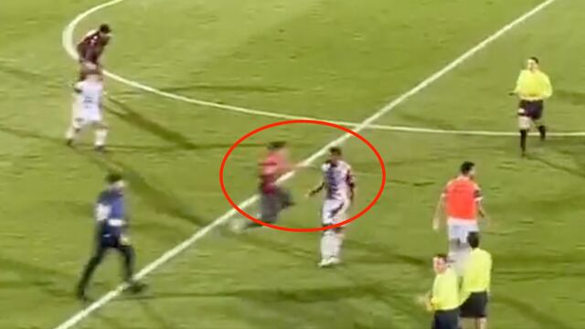 Fan golpea a jugador en Costa Rica