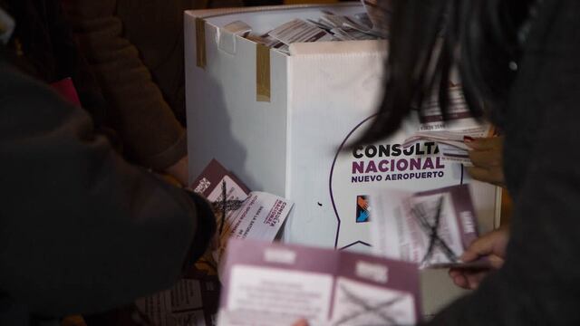 Participantes de la Consulta Nacional sobre el Nuevo Aeropuerto Internacional de la Ciudad de México.