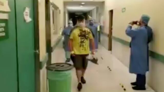 El paciente salió caminando.