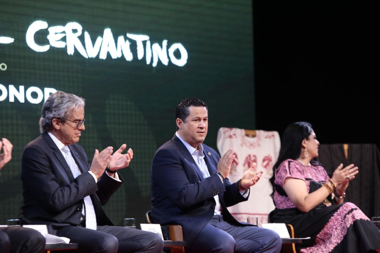 Diego Sinhue Rodríguez presenta invitados del Cervantino