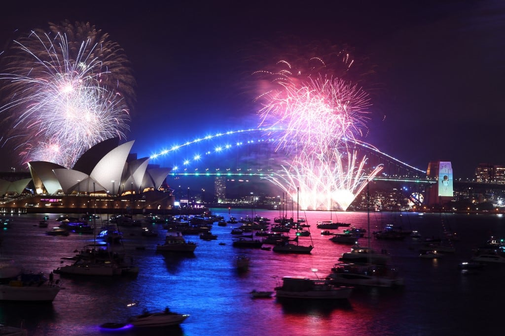 Fuegos artificiales en el Opera House de Sydney, Australia, la víspera de Año Nuevo 2023
