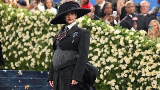 Rihanna eleva las esperanzas sobre su álbum “R9” con lo que dijo de su embarazo