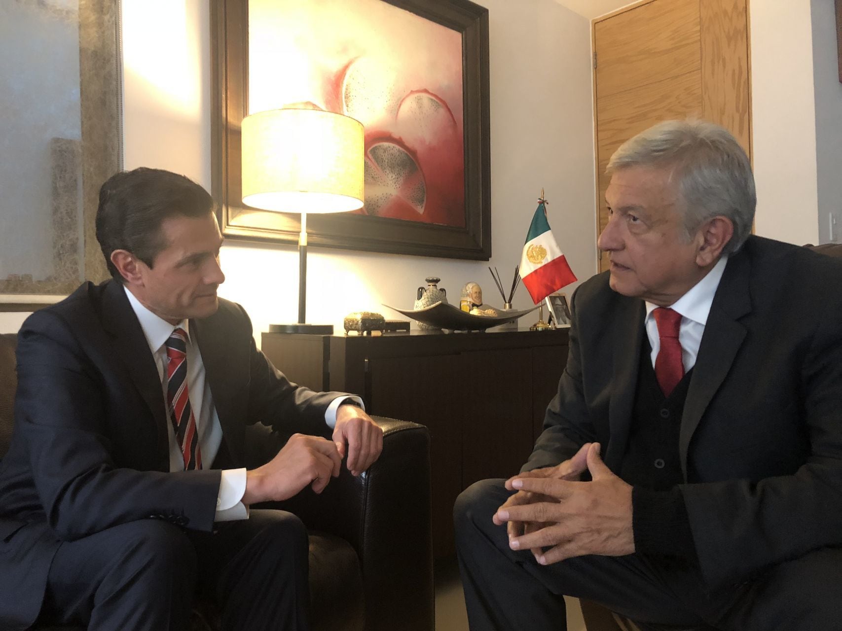 Enrique Peña Nieto y AMLO, los presidentes con menor y mayor aprobación respectivamente.