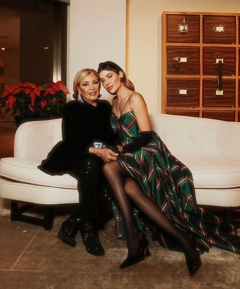 Sylvia Pasquel y Michelle Salas