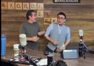 Adal Ramones y Yordi Rosado recrean el baile más popular de Otro Rollo