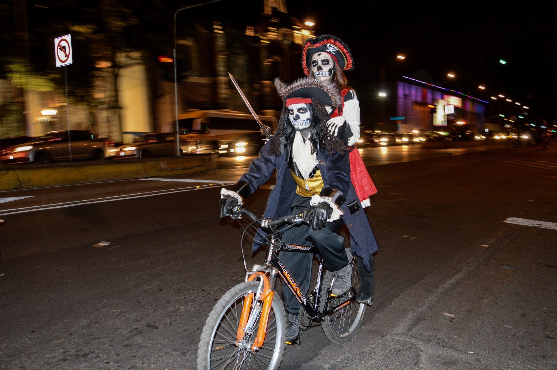 Paseo nocturno en bici Día de Muetos 2024