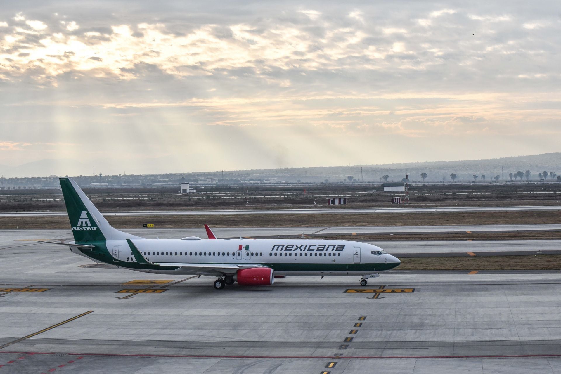 Avión de Mexicana "Aerolínea del Pueblo de México"