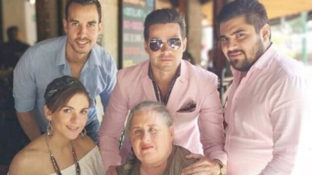 Eleazar Gómez y familia