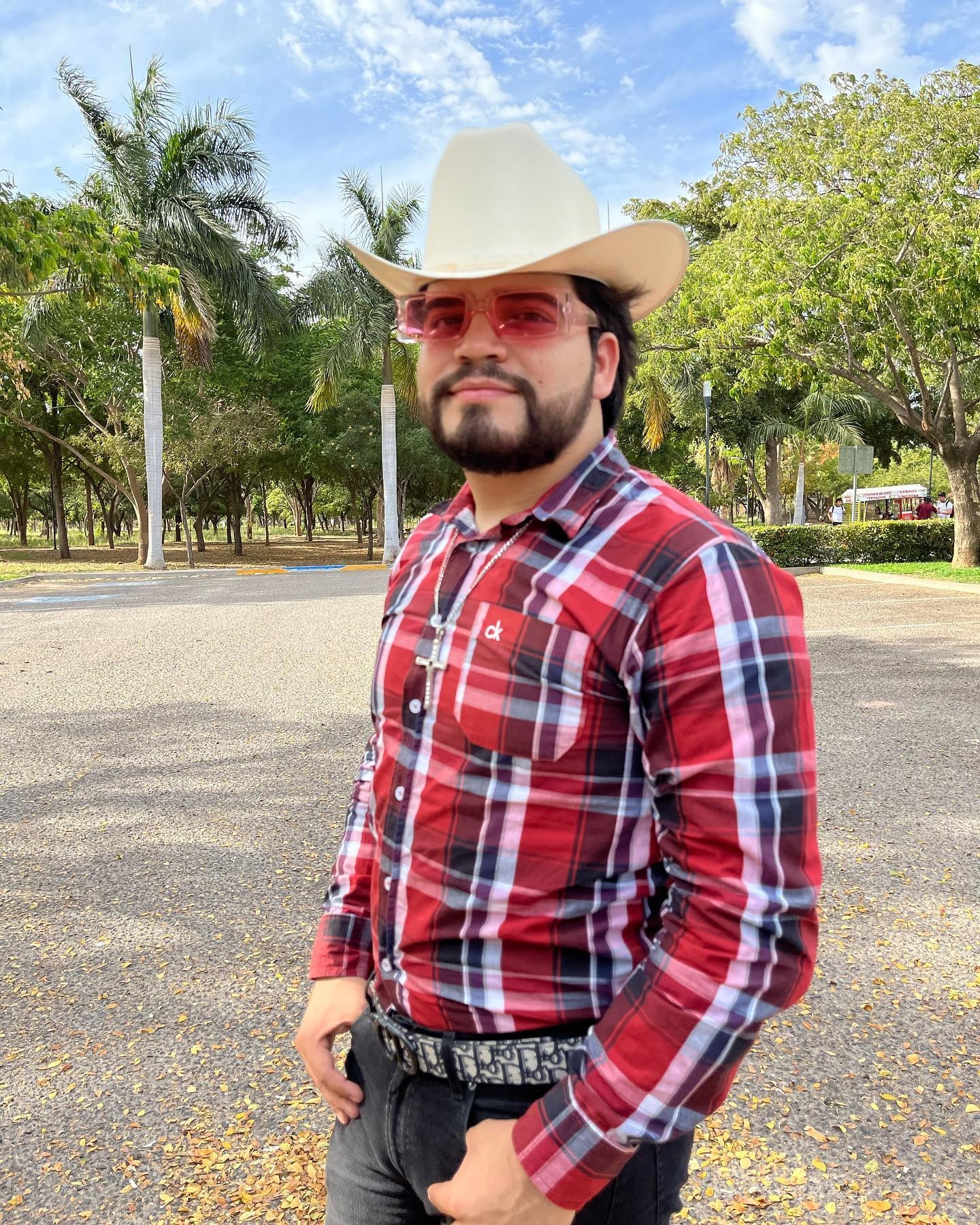 César Gástelum, influencer.