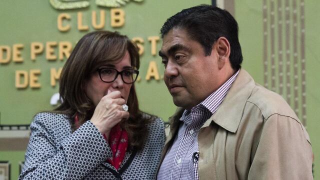 Yeidckol Polevnsky y Luis Miguel Barbosa.