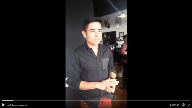 El empleado llamó "señorita" al ciudadano que pretendía usar el servicio.