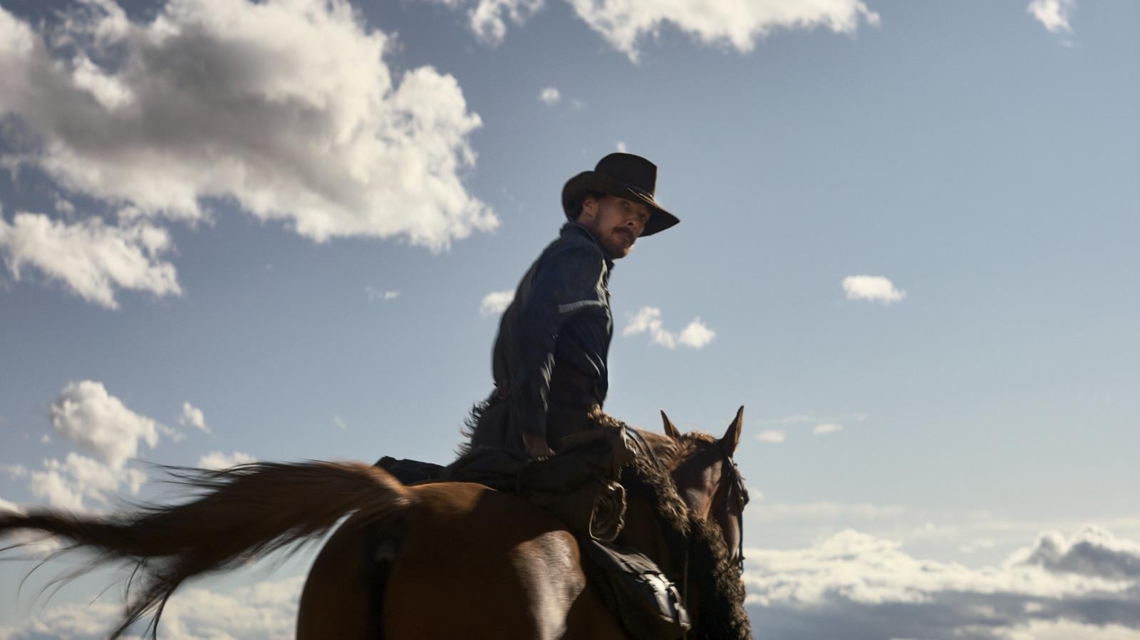 Benedict Cumberbatch en su papel de Phil Burbank