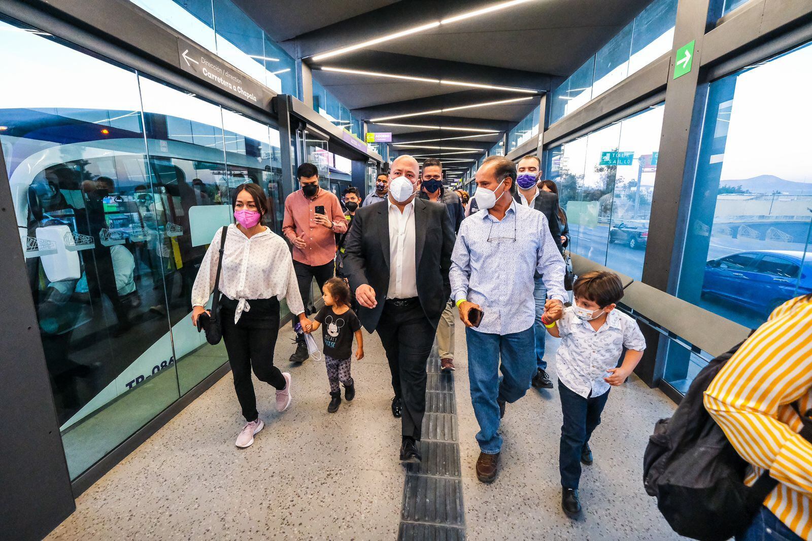 Enrique Alfaro en inauguración de "Mi Macro Periférico"