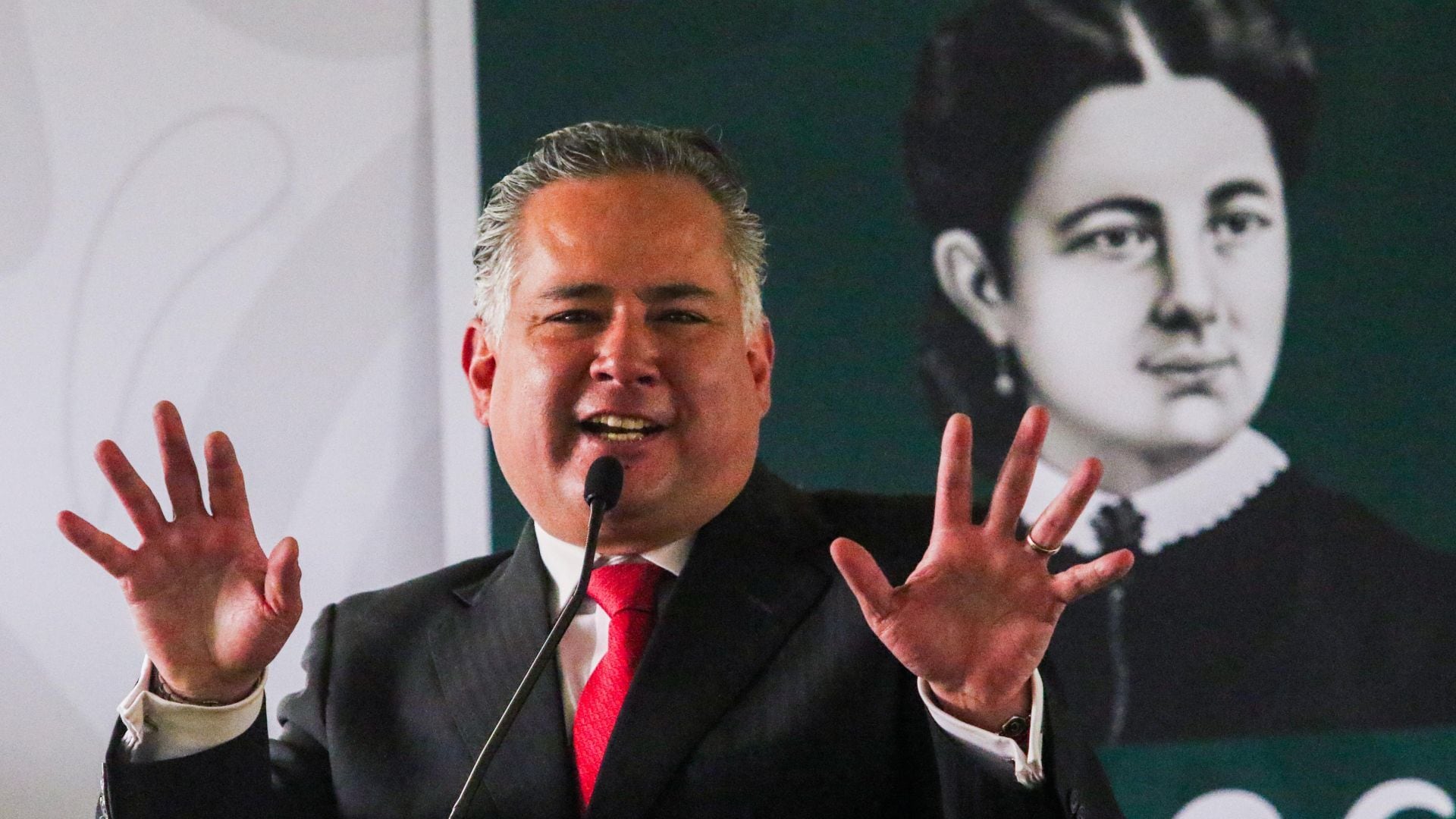 Santiago Nieto desata críticas tras registrarse en línea para buscar Querétaro