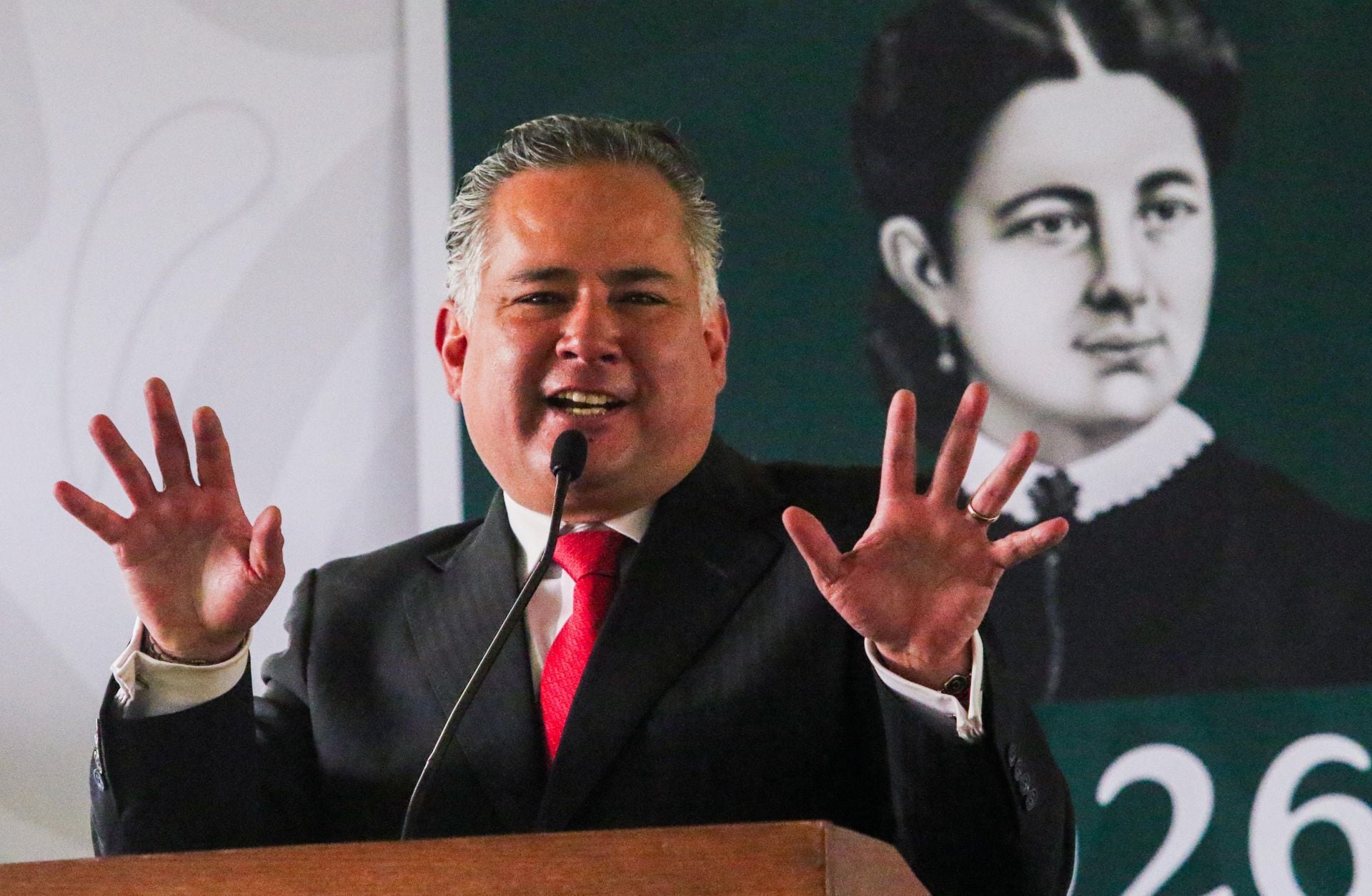Santiago Nieto desata críticas tras registrarse en línea para buscar Querétaro