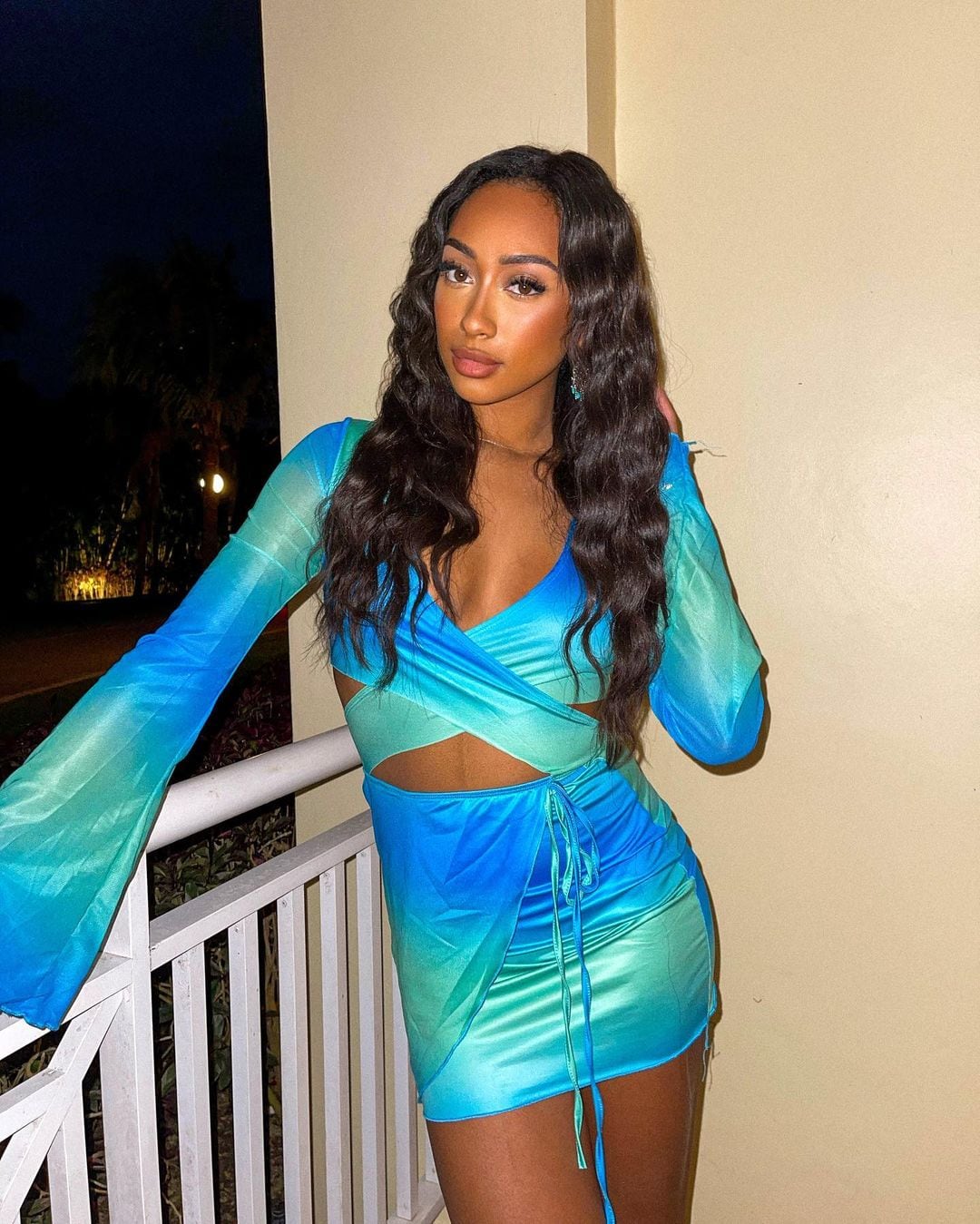 Influencer que viajó a Cancún desde Canadá en una fiesta en un avión sin medidas anti Covid-19/ @_annamaelle